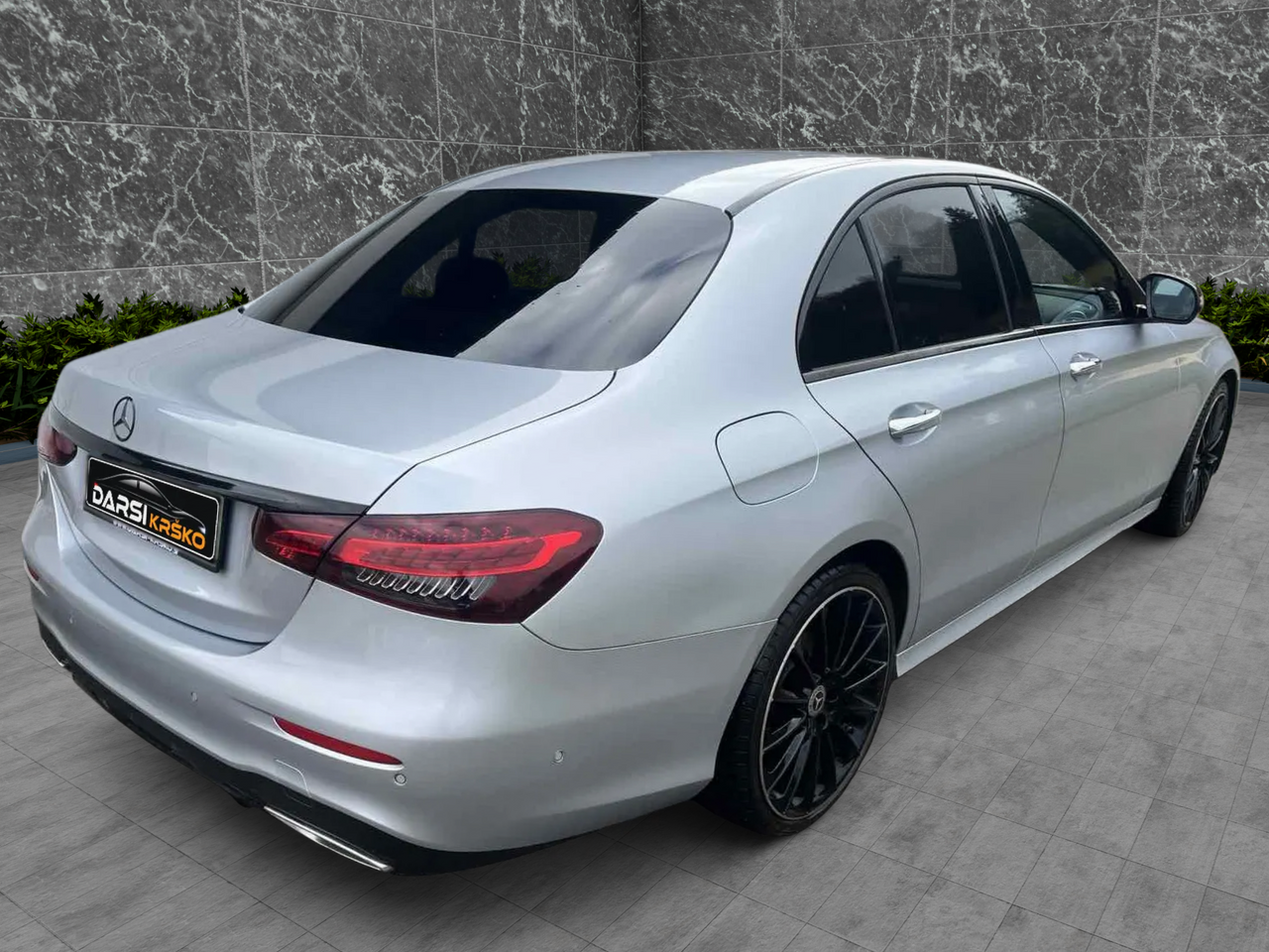 Zunanja slika - Mercedes-Benz E-Razred - E220d AMG WIDE MULTIBEAM WEBASTO PRIKLOP ALU20 - 2