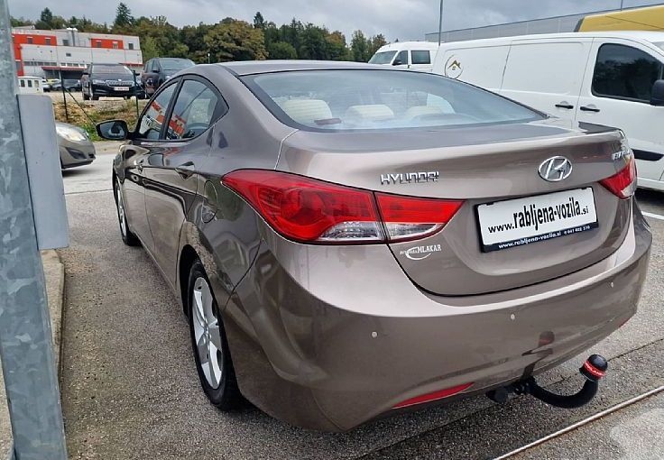 Zunanja slika - Hyundai Elantra - 1.6 CVVT STYLE ZELO LEPO OHRANJENO VOZILO... - 8