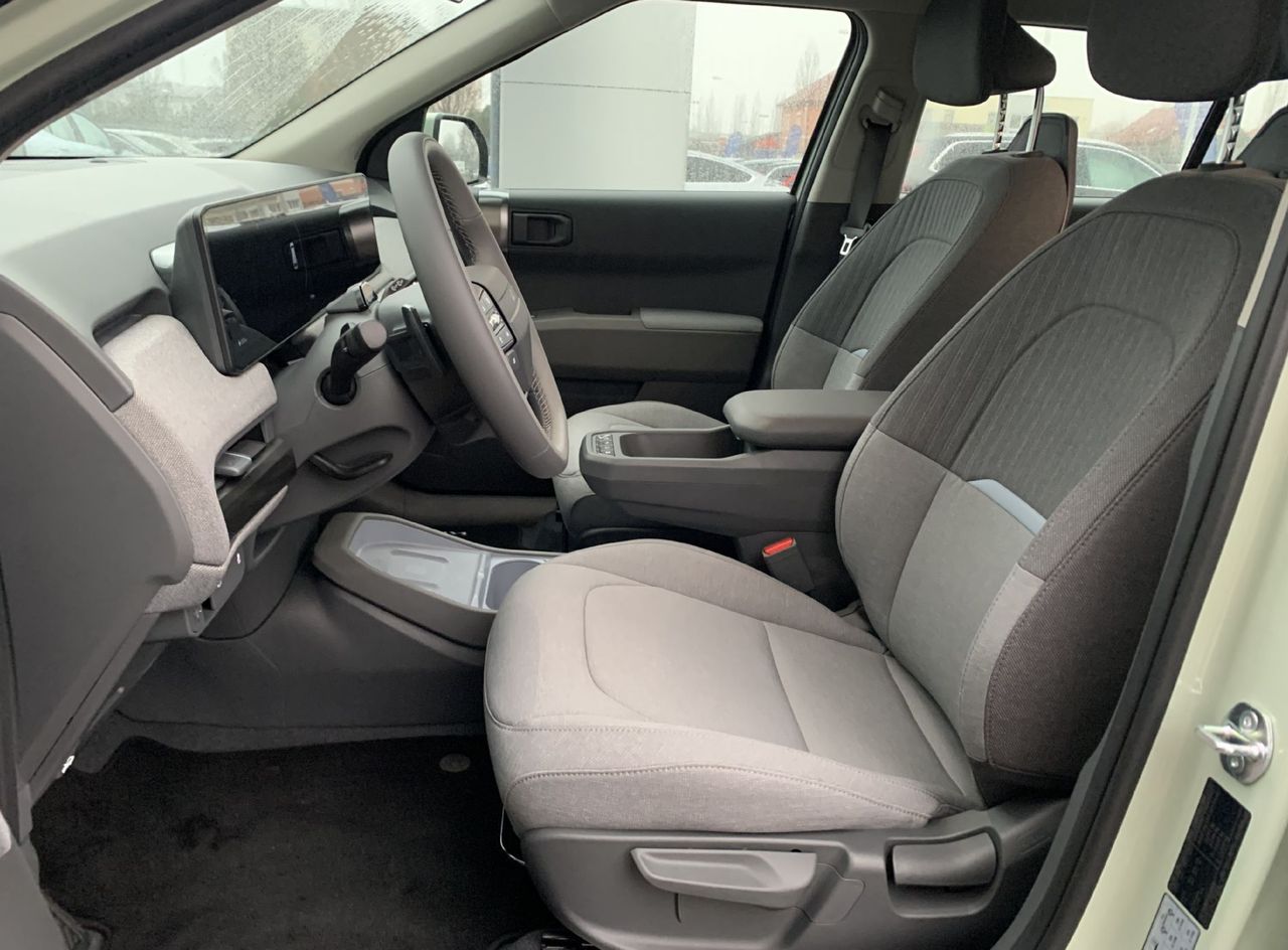 Zunanja slika - KIA EV3 - 58.3 kWh baterija. 150 kW  204 KM  Air - 7