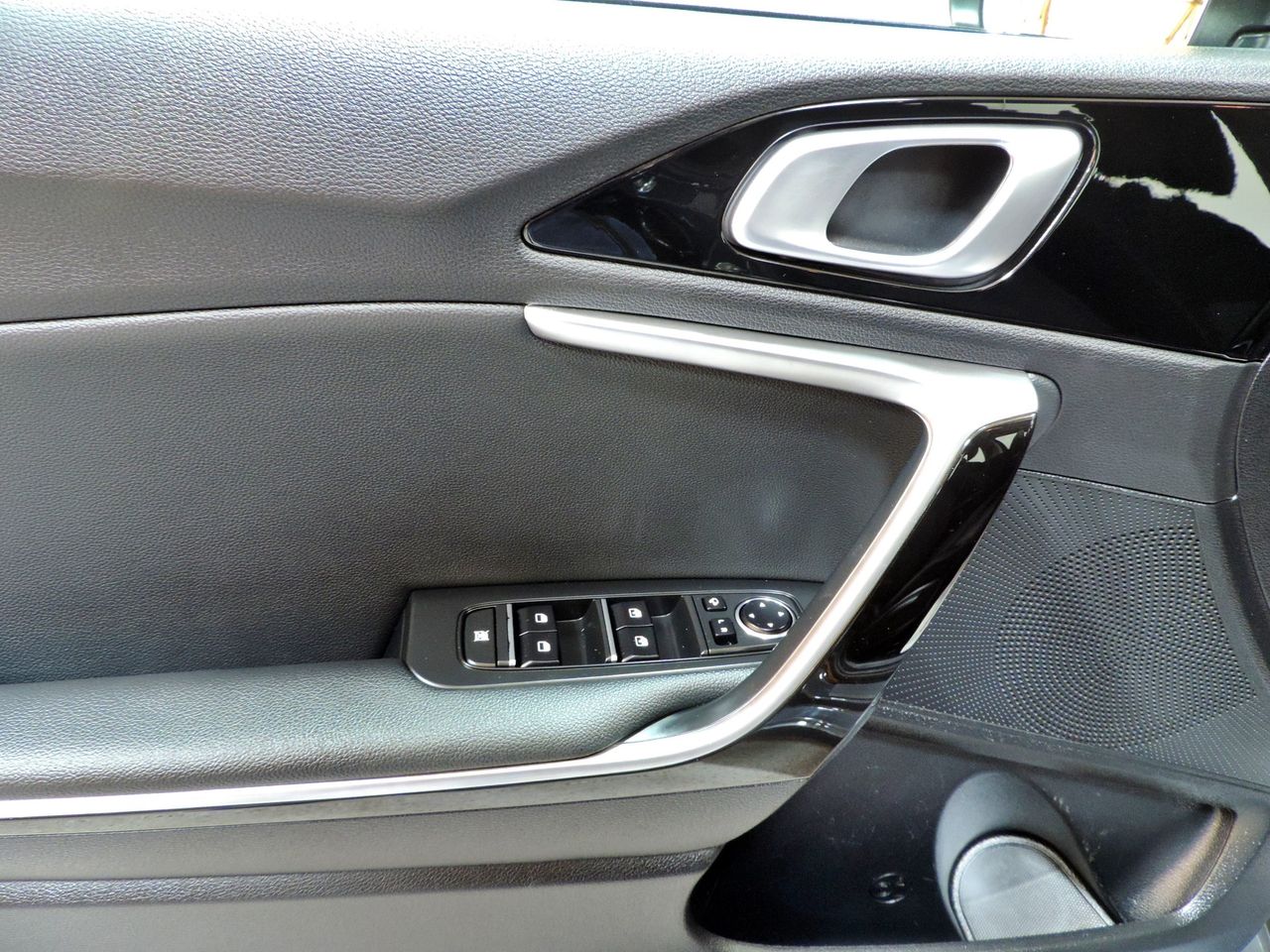 Zunanja slika - KIA Ceed - 1,6 CRDi MHEV  DCT - 17