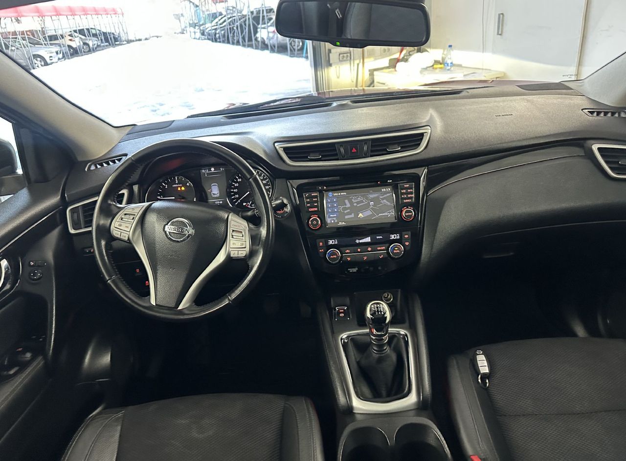 Notranja slika - Nissan Qashqai - 1.6 DCI TEKNA 4WD+4ALU.KAMERA.PANORAMA.USNJE.LED - 20