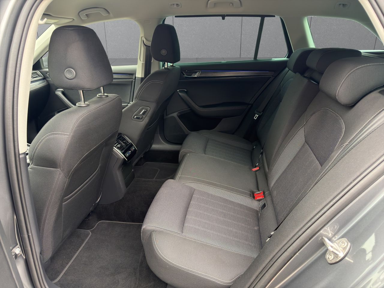 Zunanja slika - Škoda Superb - Combi 4x4 2,0 TDI DSG - 6