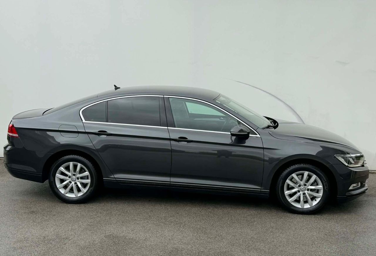 Zunanja slika - VW Passat - 2.0 TDI-H LINE-185.000km-VIRTUAL-LIZING ZA TUJCE-. - 4