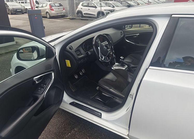 Zunanja slika - Volvo V40 - R-DESIGN 2.0 TD - 8