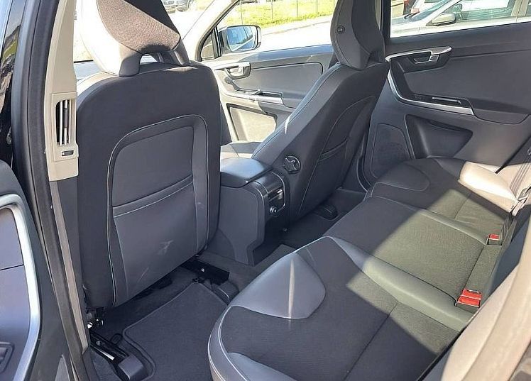 Zunanja slika - Volvo XC60 - DRIVe FWD MOMENTUM REDNO SERVISIRAN... - 8