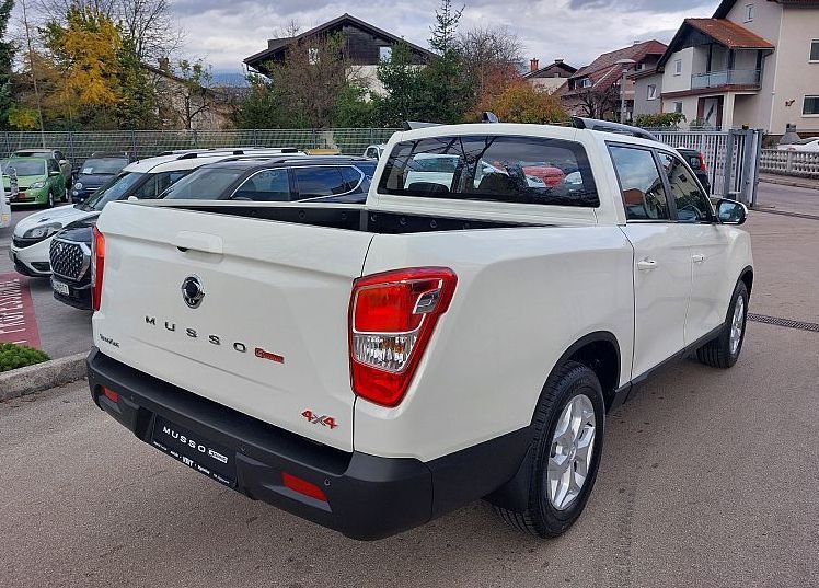 Zunanja slika - KG Mobility Musso - 2.2 XDi ULTIMATE 4x4 A T VEČ BARV - 4