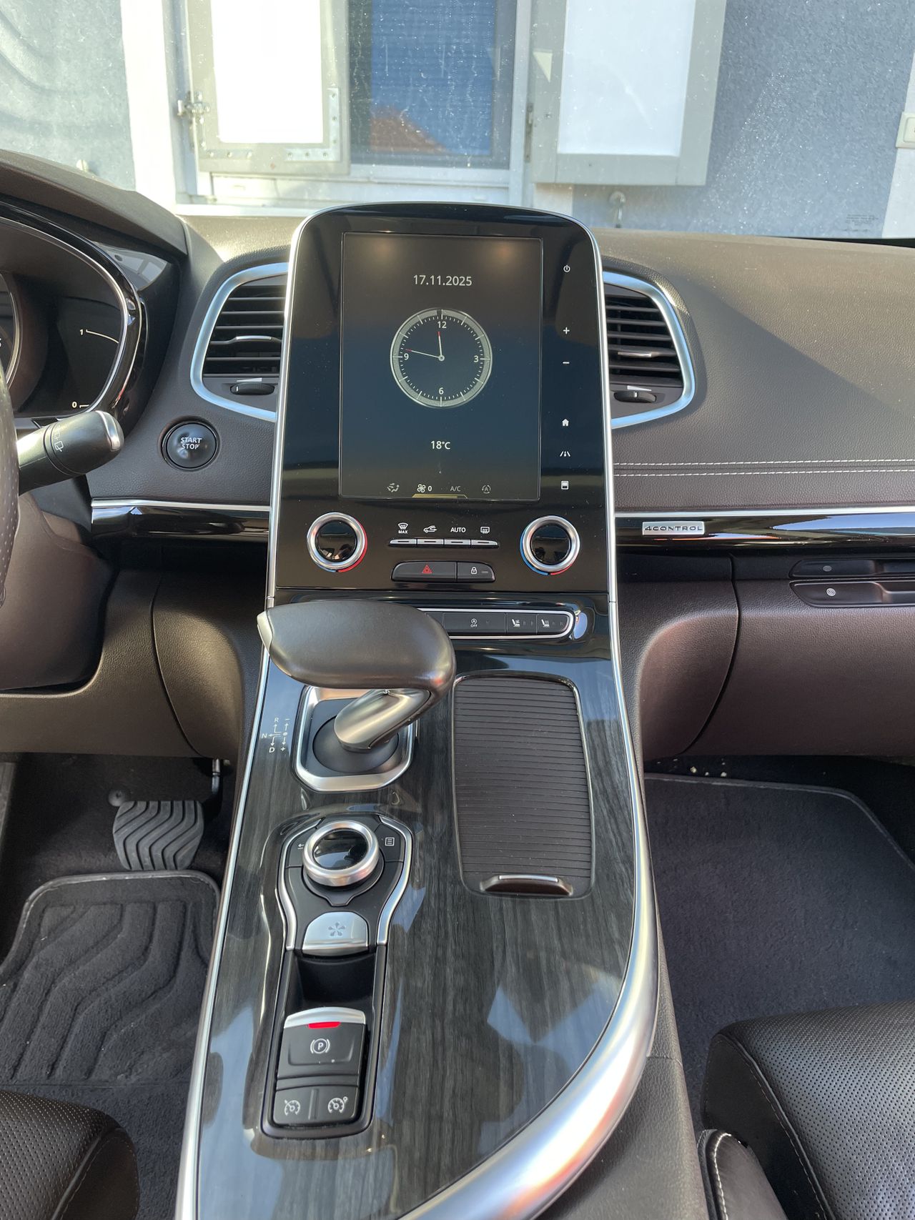 Notranja slika - Renault Espace - TCe 225 Energy Start&Stop Initiale Paris EDC - 5
