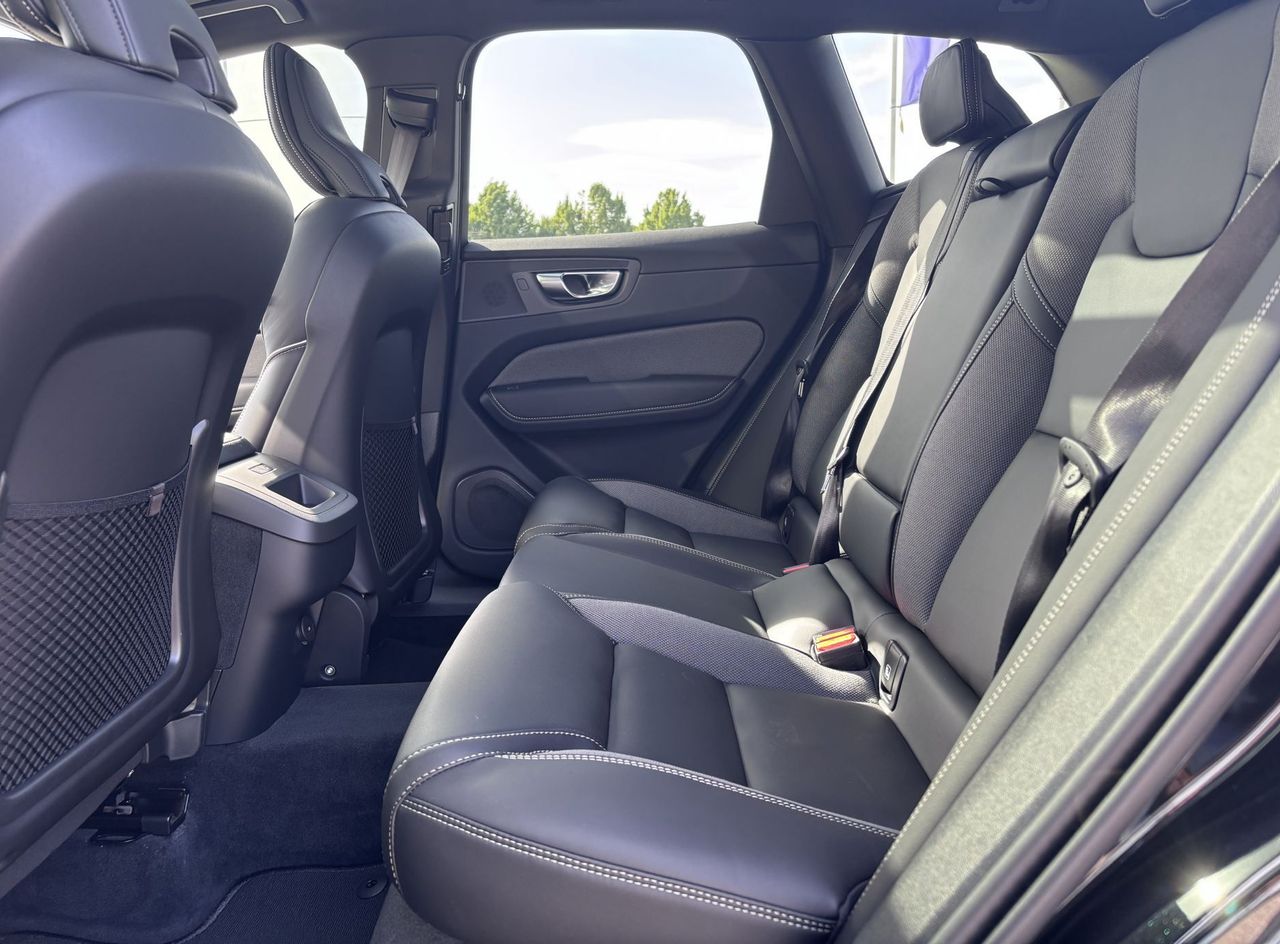 Zunanja slika - Volvo XC60 - B5  P  AWD Plus Dark - 8