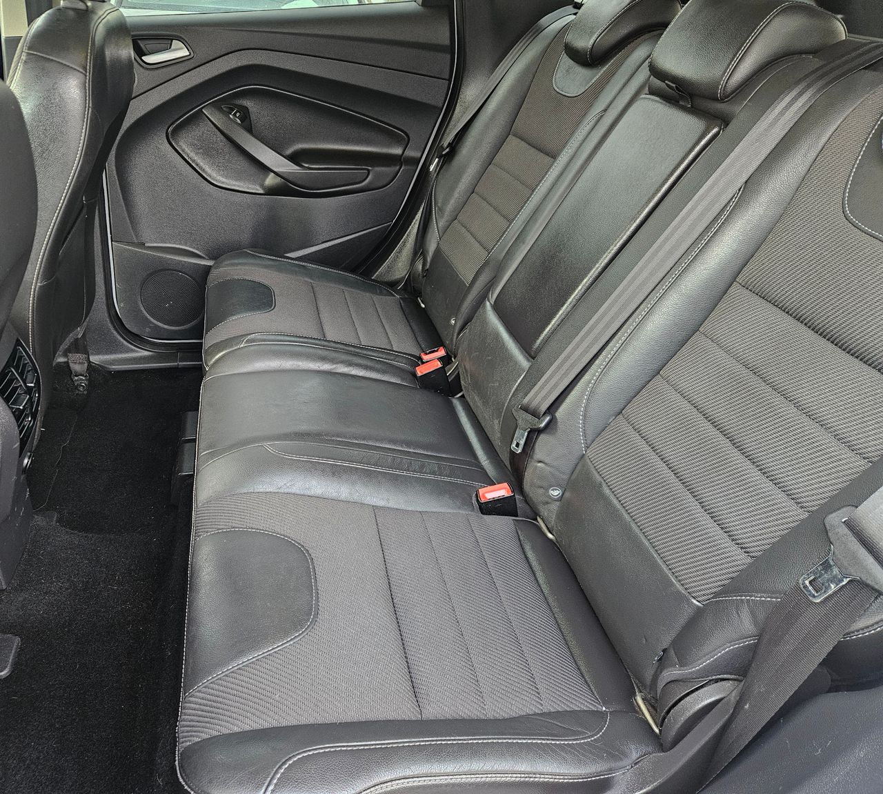Notranja slika - Ford Kuga - 4x2 2,0 TDCi Titanium - 10