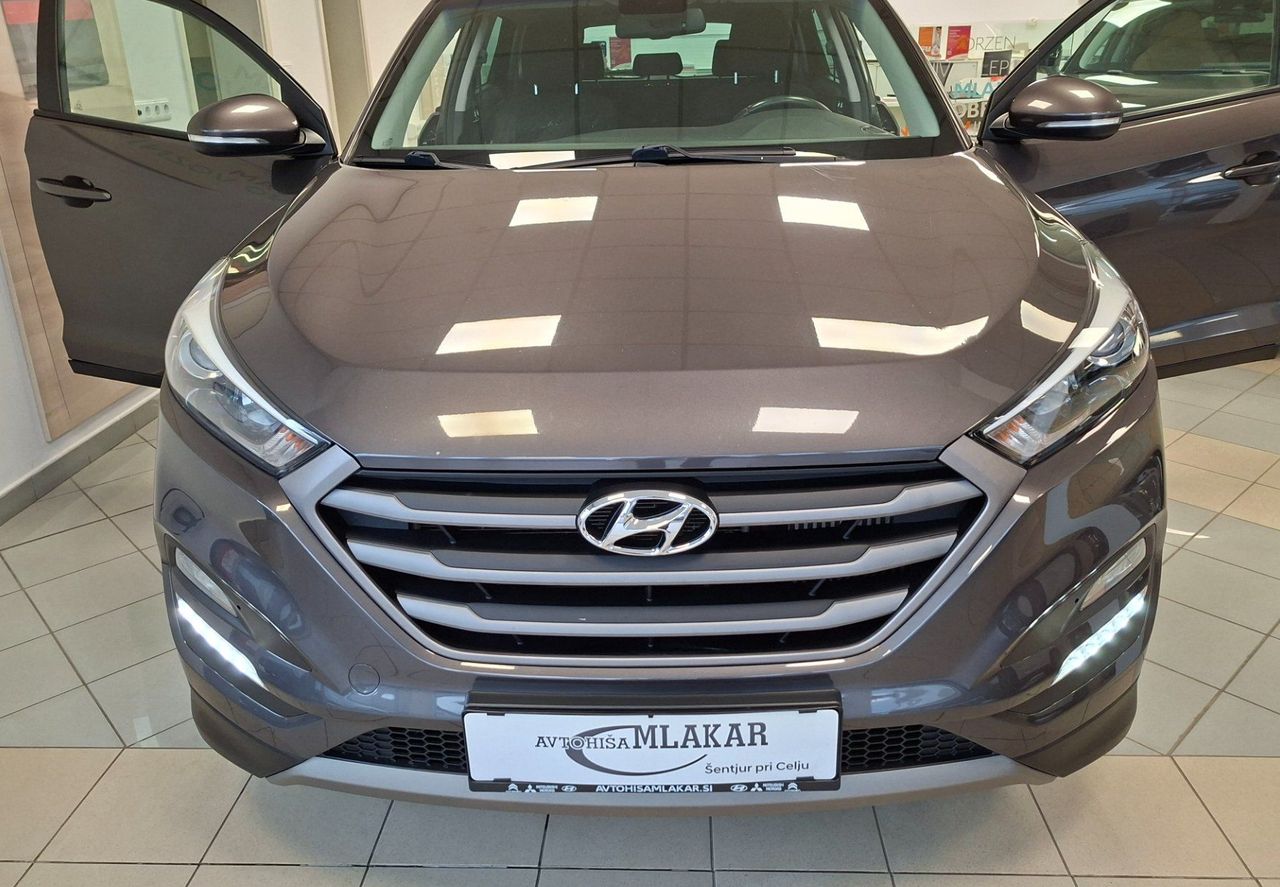 Zunanja slika - Hyundai Tucson - 4WD 2.0 CRDi Style-SLO-ODLIČEN- - 6