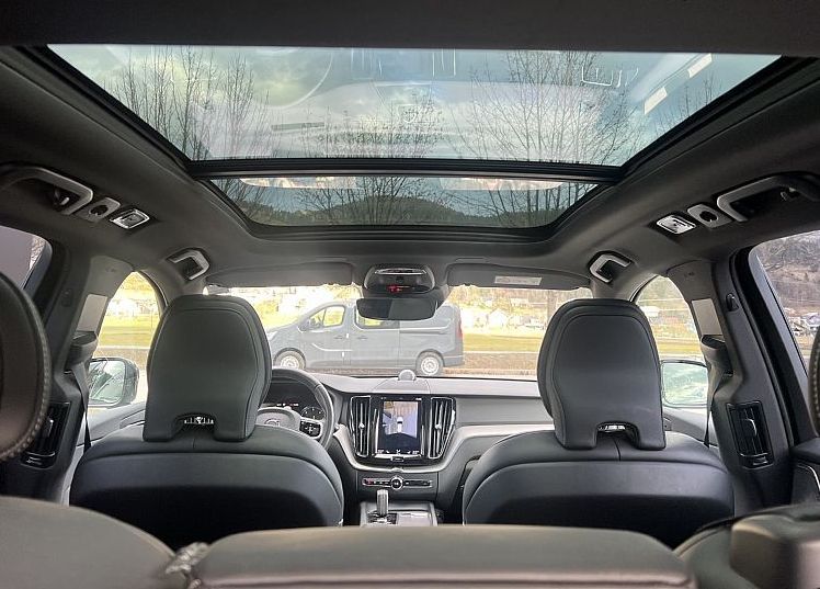Zunanja slika - Volvo XC60 - B5D AWD AUT R-Design VELIKO DODATNE OPREME - 10