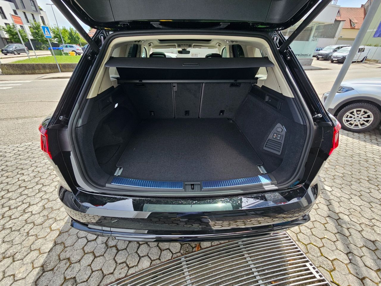 Zunanja slika - VW Touareg - 4motion V6 TDI BMT R-Line Final Edition - 6