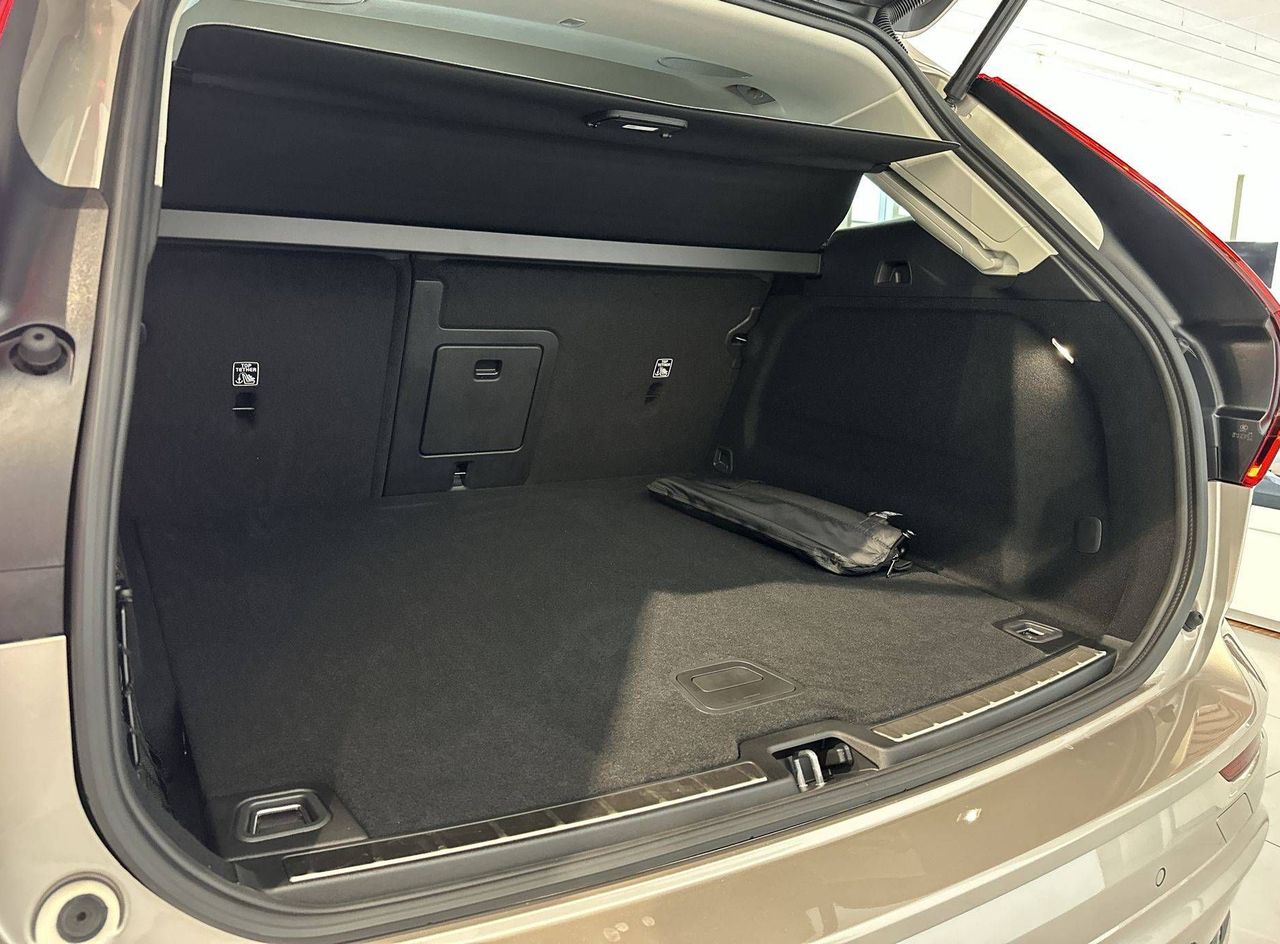 Zunanja slika - Volvo XC60 - B5  P  AWD Plus Dark... - 8