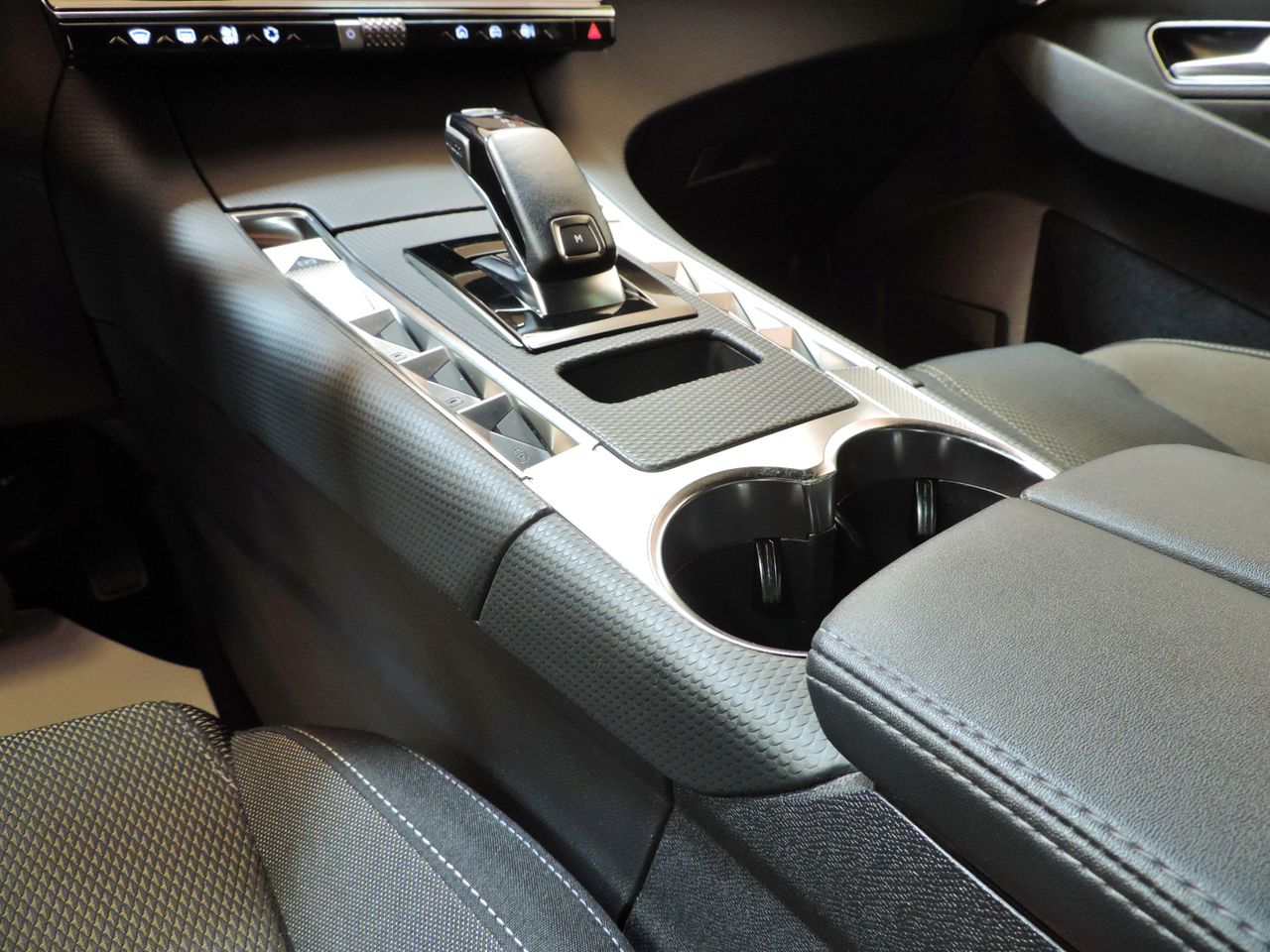 Zunanja slika - DS DS 7 - Crossback BlueHDi 130 S&S So Chic Avt. - 17