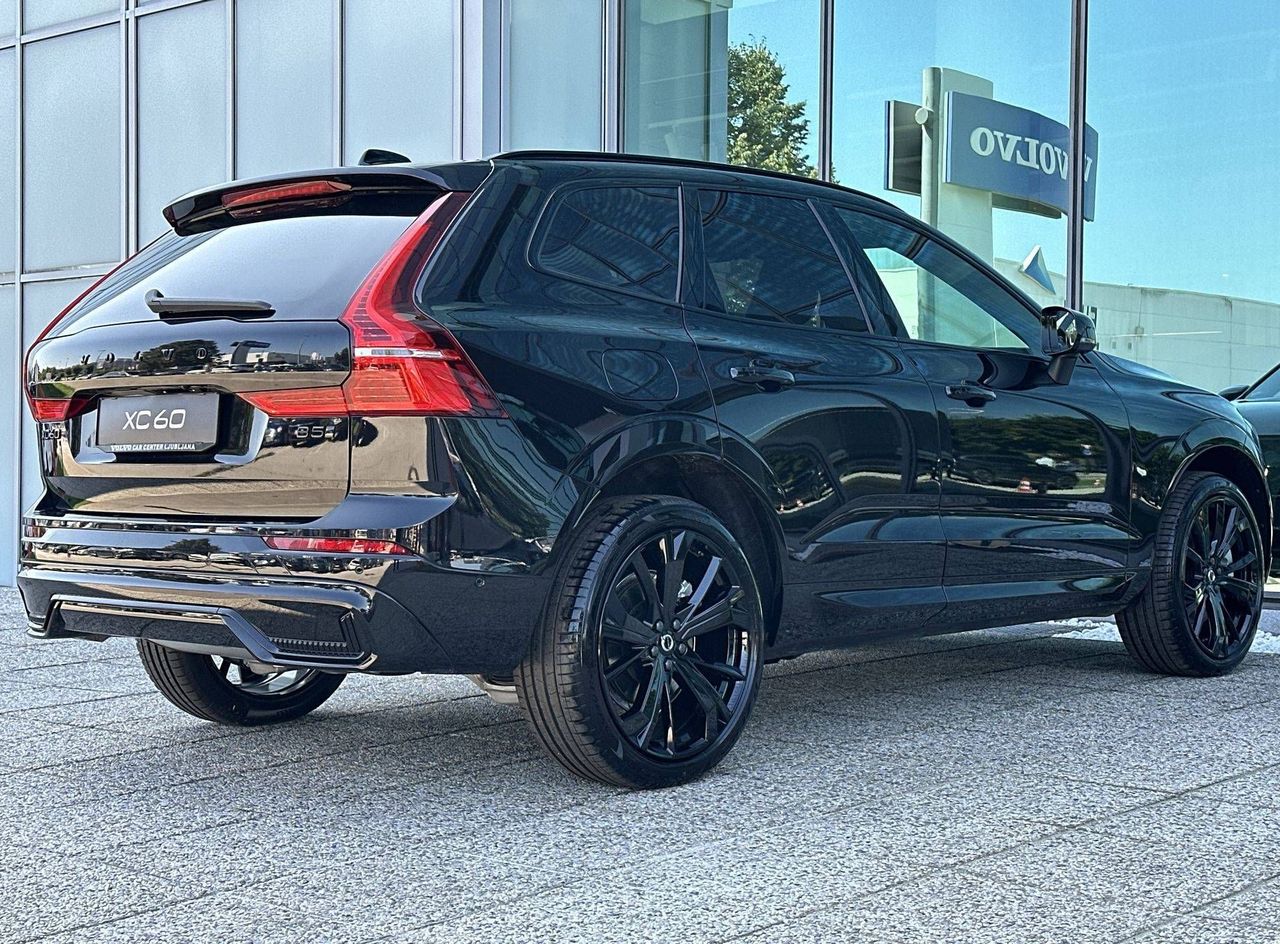 Zunanja slika - Volvo XC60 - B5  P  AWD Ultra Black Edition... - 5