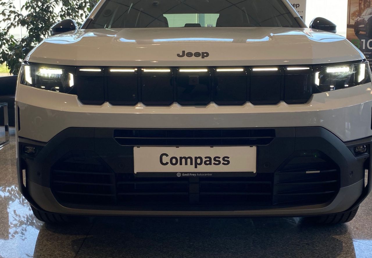 Zunanja slika - Jeep Compass - 1.2 DCT6 e-Hybrid 107kW First Edition - 2