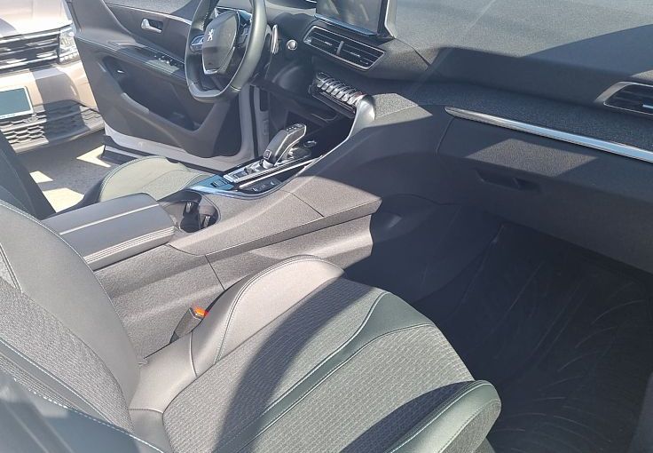 Zunanja slika - Peugeot 3008 - 1.2 PureTech 130 EAT8 Allure 1.LASTNIK. SERVISNA - 7