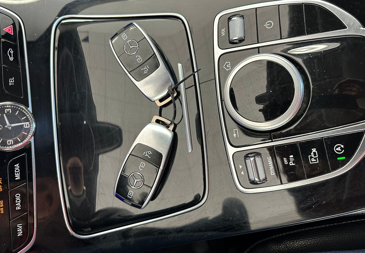 Zunanja slika - Mercedes-Benz E-Razred - E 220 d Avantgarde Avt.KAMERA.NAVI.USNJE.LED - 2