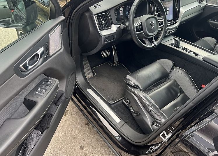 Zunanja slika - Volvo XC60 - B5D AWD AUT R-Design VELIKO DODATNE OPREME - 7
