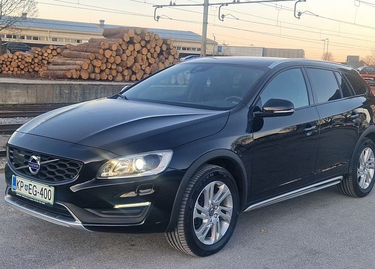 Zunanja slika - Volvo V60 Cross Country - D3 + MAX ZGODOVINA + BREZ POLOGA TUDI ZA TUJCE - 2