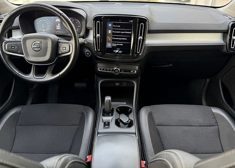 Zunanja slika - Volvo XC40 - D3 A Momentum - 9