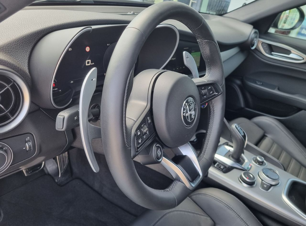 Zunanja slika - Alfa Romeo Giulia - 2.0 Turbo 280 Q4 Veloce - KOT NOVO - SAMO 9.022KM - 12