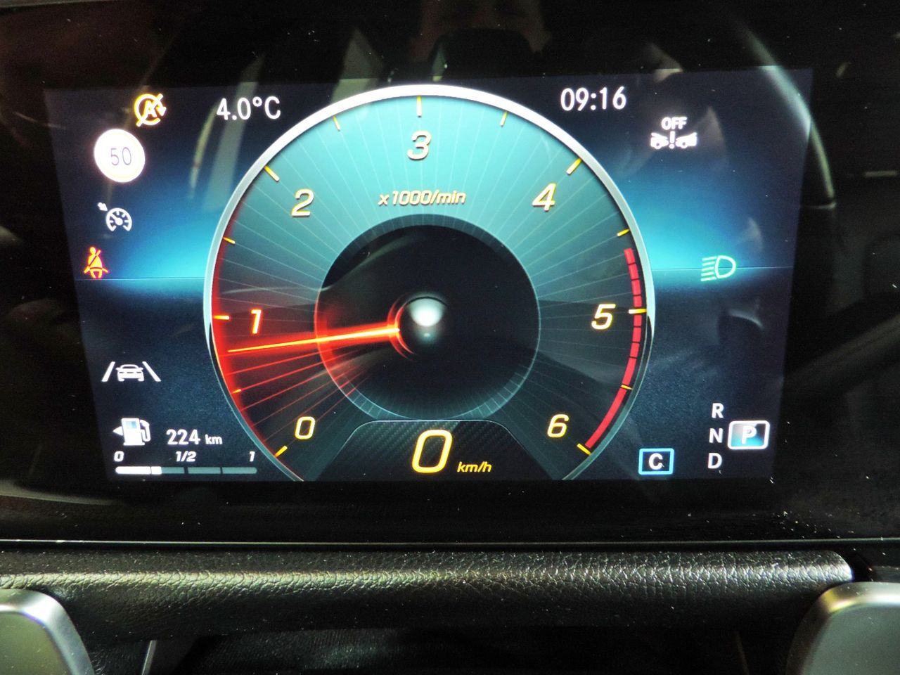 Zunanja slika - Mercedes-Benz GLB-Razred - GLB 200 d 150 Avt. KAMERA-USNJE-LED-KOT NOV - 11