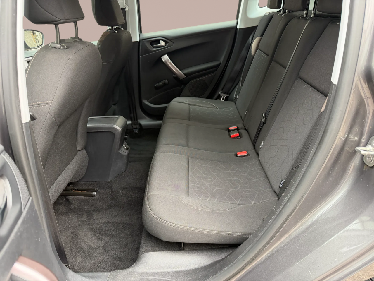 Zunanja slika - Peugeot 2008 - Active 1,6 e-HDi - 12