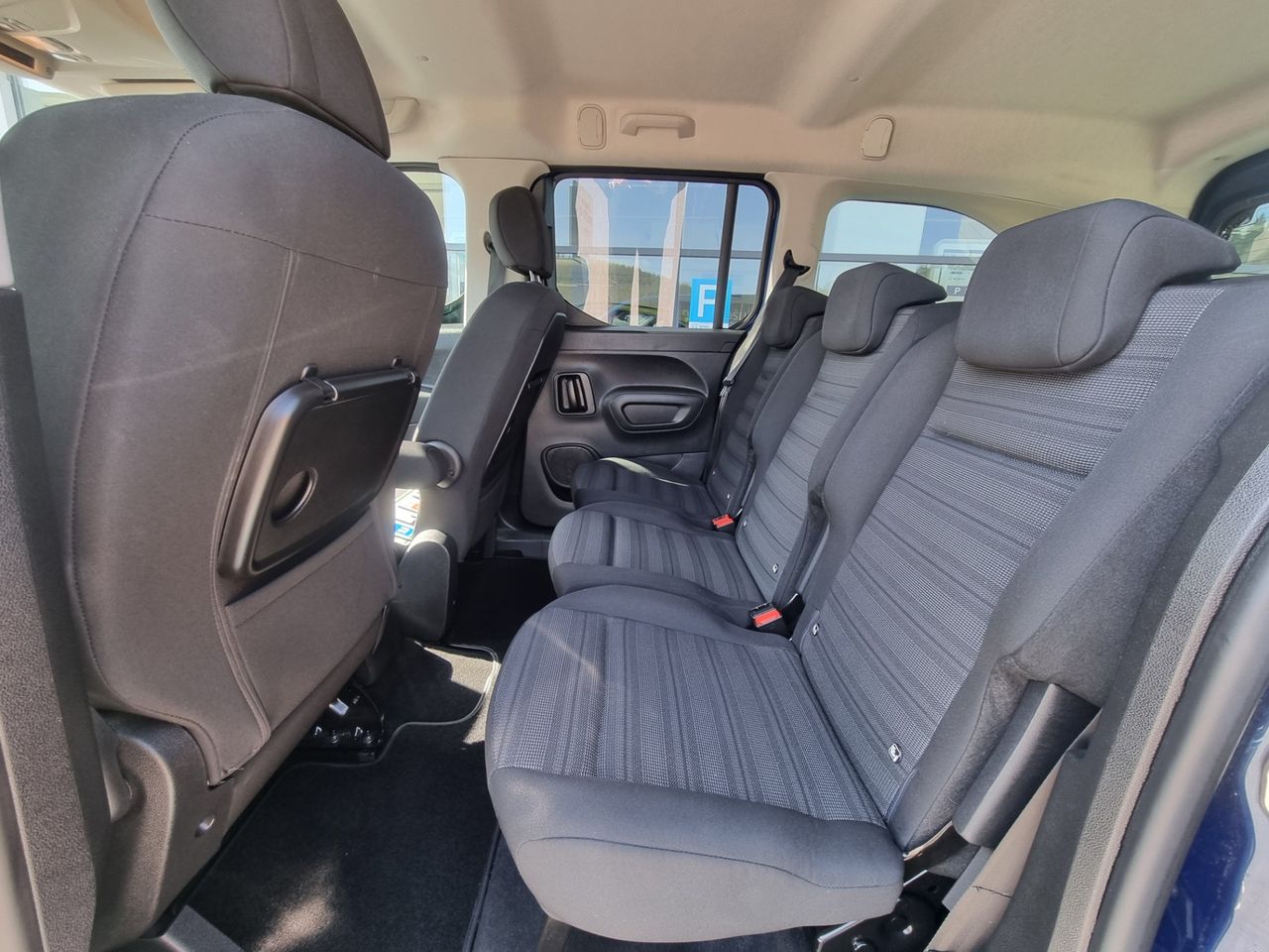 Notranja slika - Opel Combo - XL 1.5 HDI 96KW - VLEČNA KLJUKA - ODLIČEN - 8