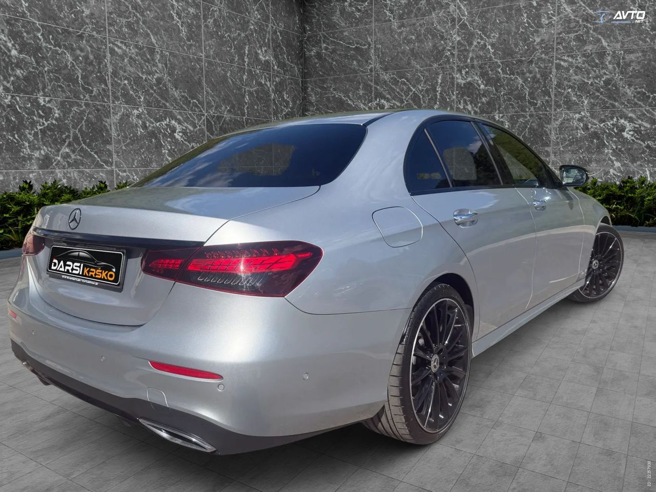 Zunanja slika - Mercedes-Benz E-Razred - E220d AMG WIDE MULTIBEAM WEBASTO PRIKLOP ALU20 - 2