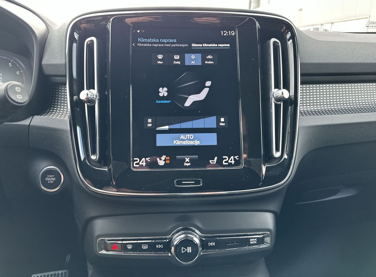 Zunanja slika - Volvo XC40 - T2 AUT Momentum - 11