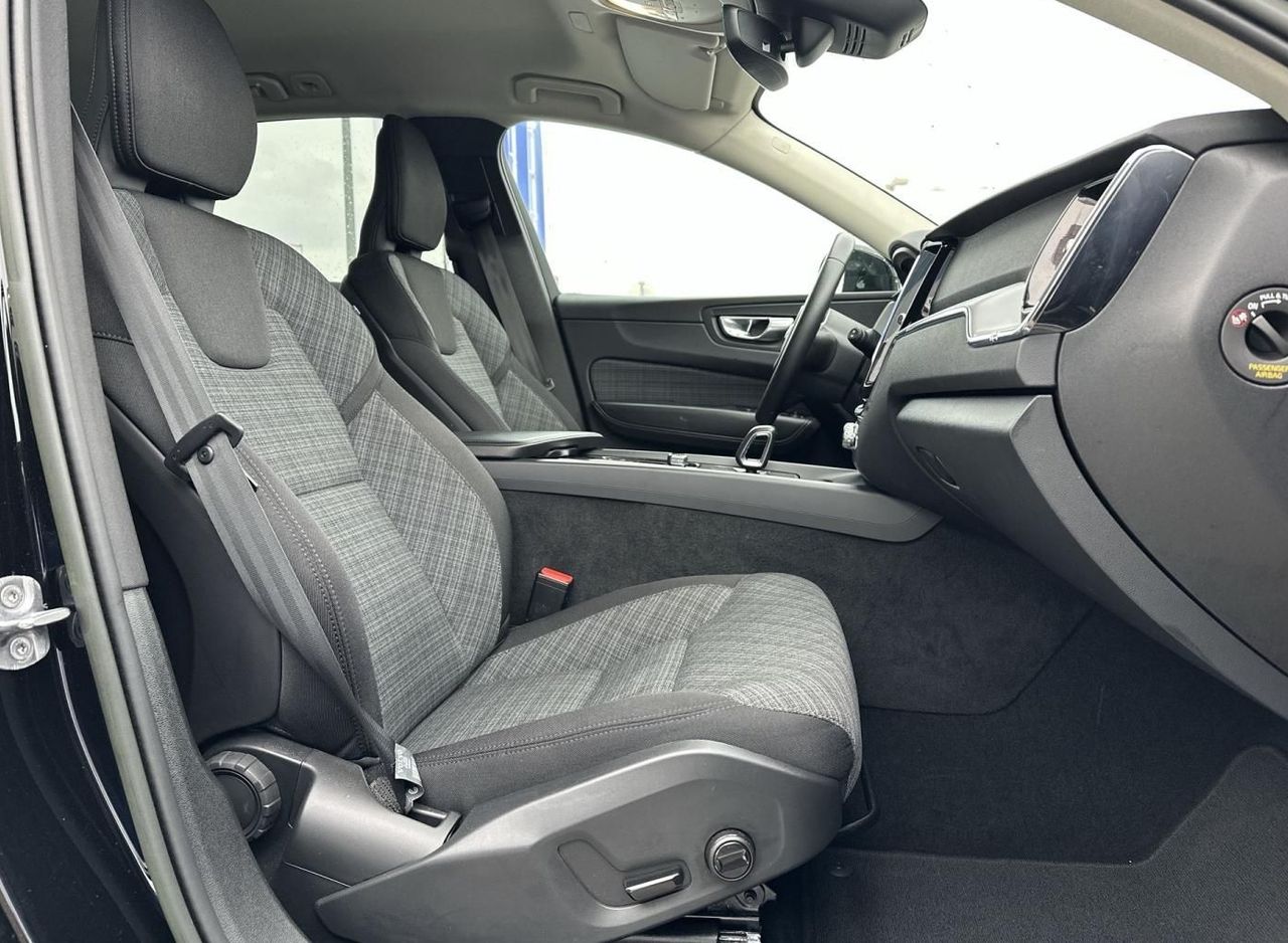 Zunanja slika - Volvo XC60 - B4D Core Avt. LED-KAMERA-KEYLESS - 13