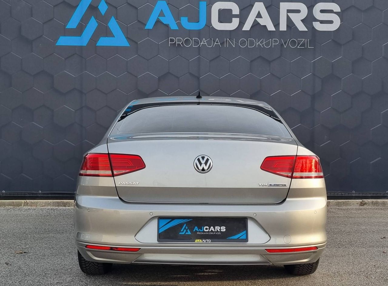 Zunanja slika - VW Passat - 1.6 TDI BMT Comfortline-2XPDC-Navi-Temp-Alu - 6