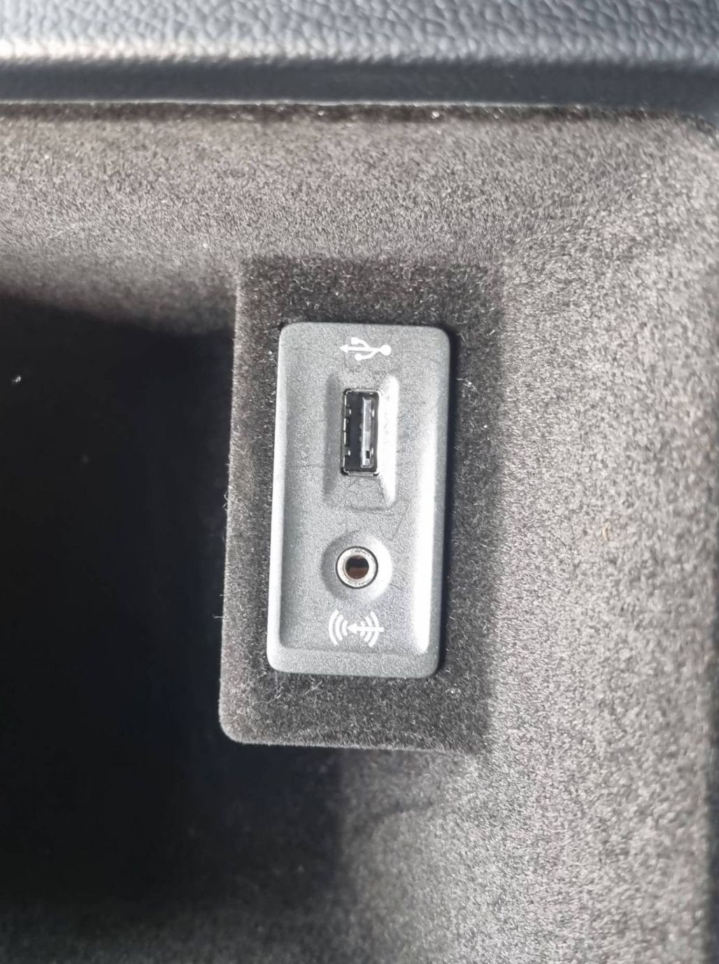 Zunanja slika - VW Passat - 1.6 TDI BMT Comfortline-2XPDC-Navi-Temp-Alu - 15