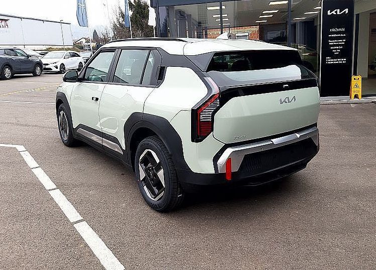 Zunanja slika - KIA EV3 - 58.3 kWh baterija. 150 kW  204 KM  Star - 4