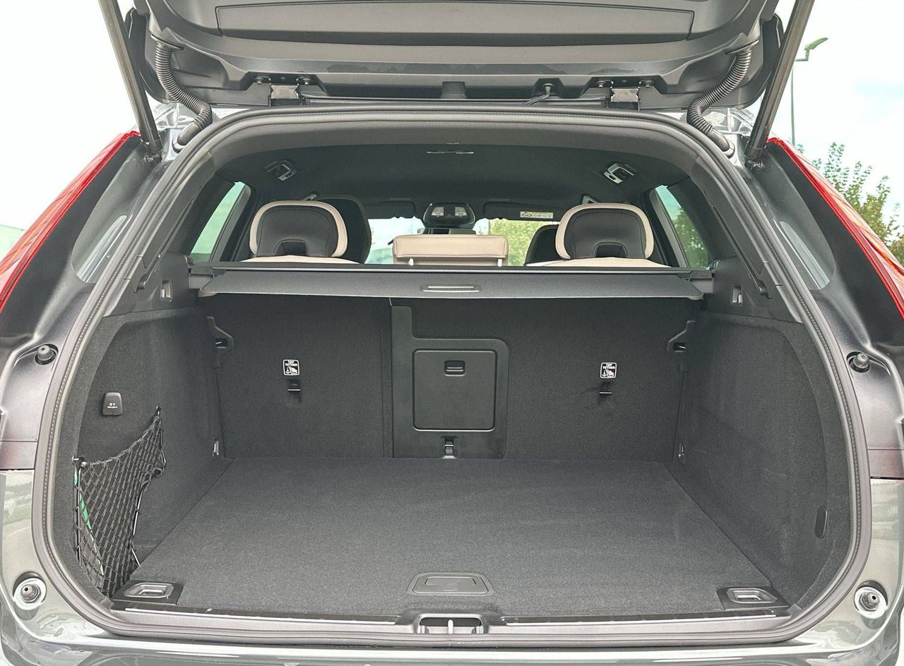 Zunanja slika - Volvo XC60 - B5  P  AWD Plus Dark... - 12