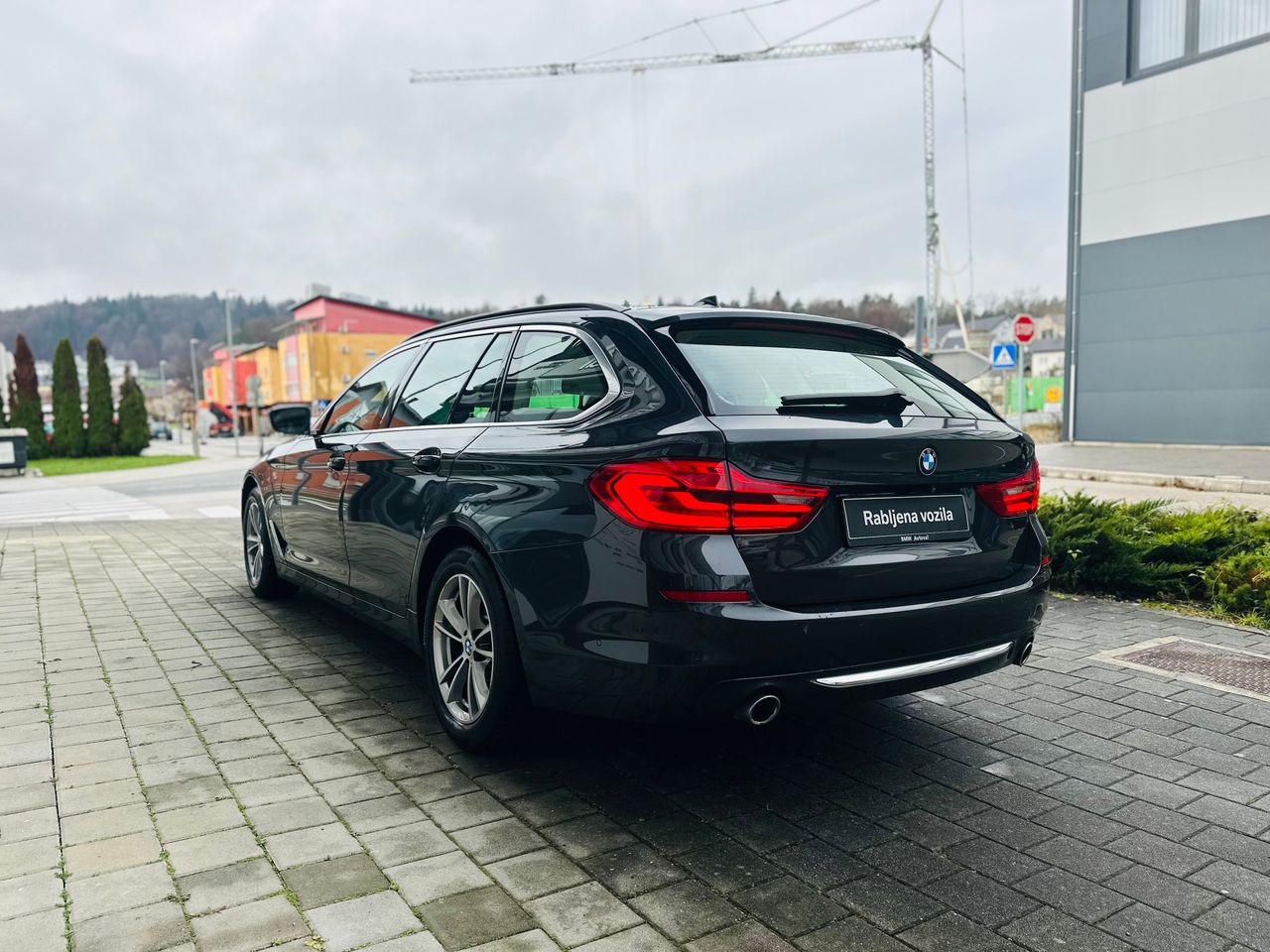 Zunanja slika - BMW serija 5 Touring - Serija 5 520d Luxury Line  I Head Up  I RADAR - 25