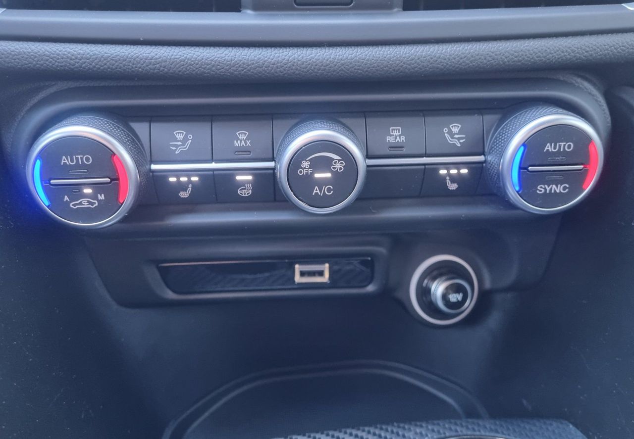 Zunanja slika - Alfa Romeo Giulia - 2.9 V6 Bi-Turbo Quadrifoglio 510hp - HARMAN KARDON - 14