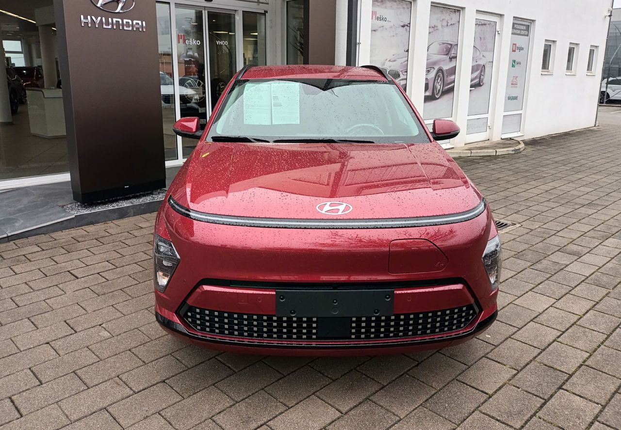 Zunanja slika - Hyundai Kona - BEV 48KWH PREMIUM   WINTER I.TOP.ČRP...... - 10