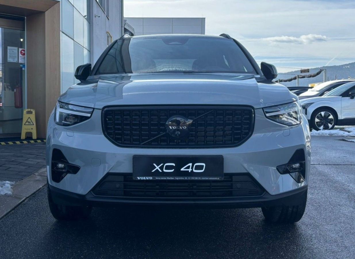 Zunanja slika - Volvo XC40 - B4  P  Ultra Black Edition - 2
