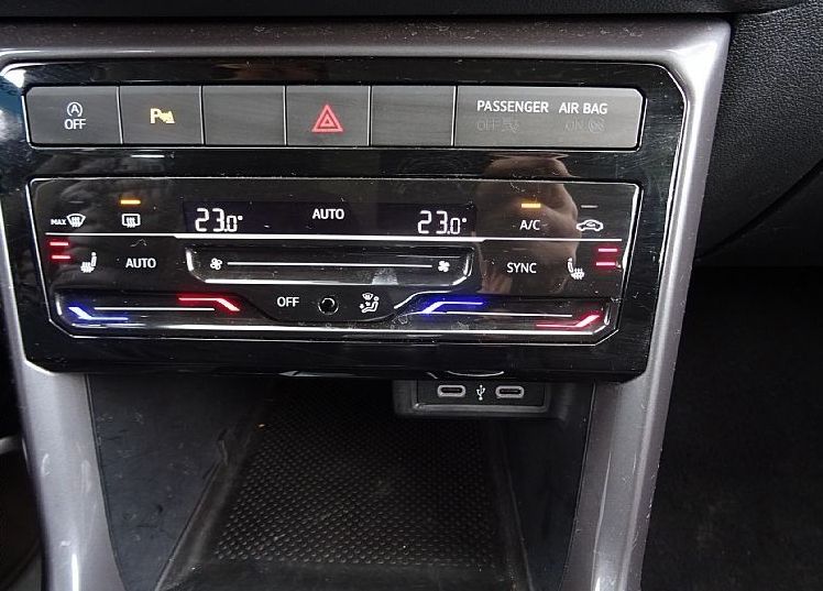 Zunanja slika - VW T-Cross - 1.0 TSI Life 110KM - GRETJE SEDEŽEV - 17 COL - - 17