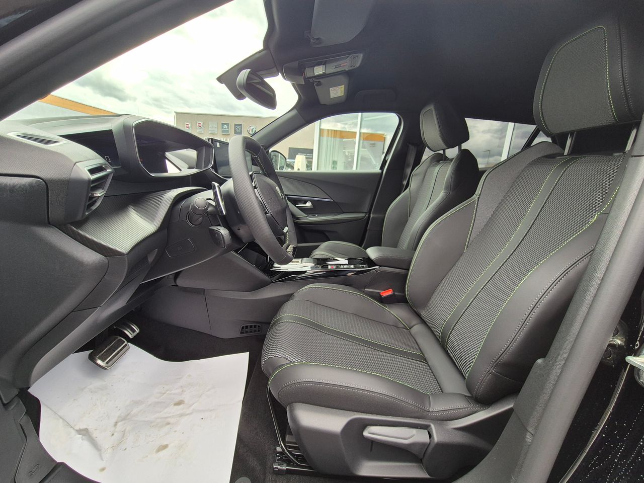 Zunanja slika - Peugeot 2008 - GT HIBRID 145 - 2