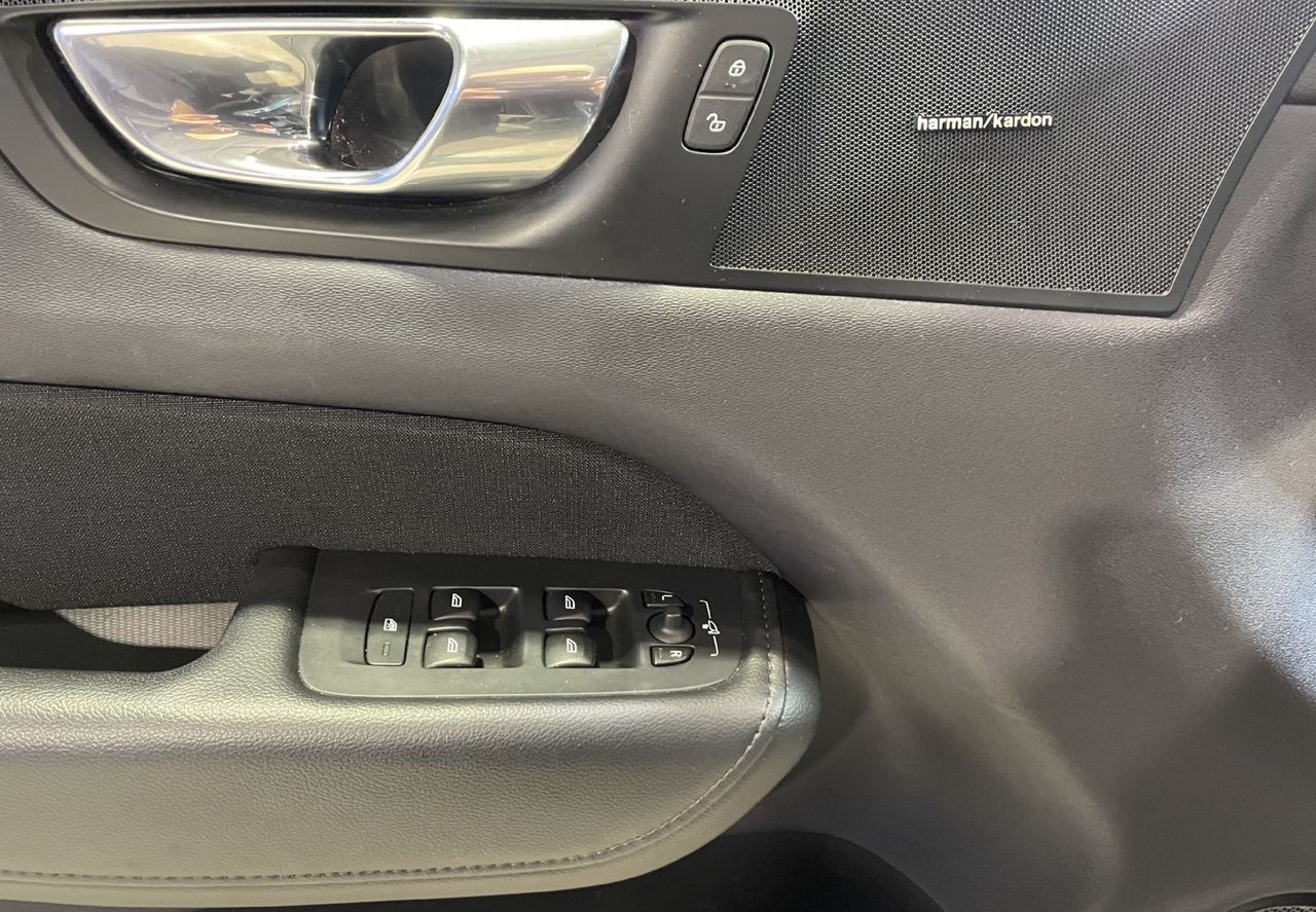 Zunanja slika - Volvo XC60 - T8-R DESIGN-PANO-NAVI-ZRAČNO-RADAR-360KAMERA-LED - 13