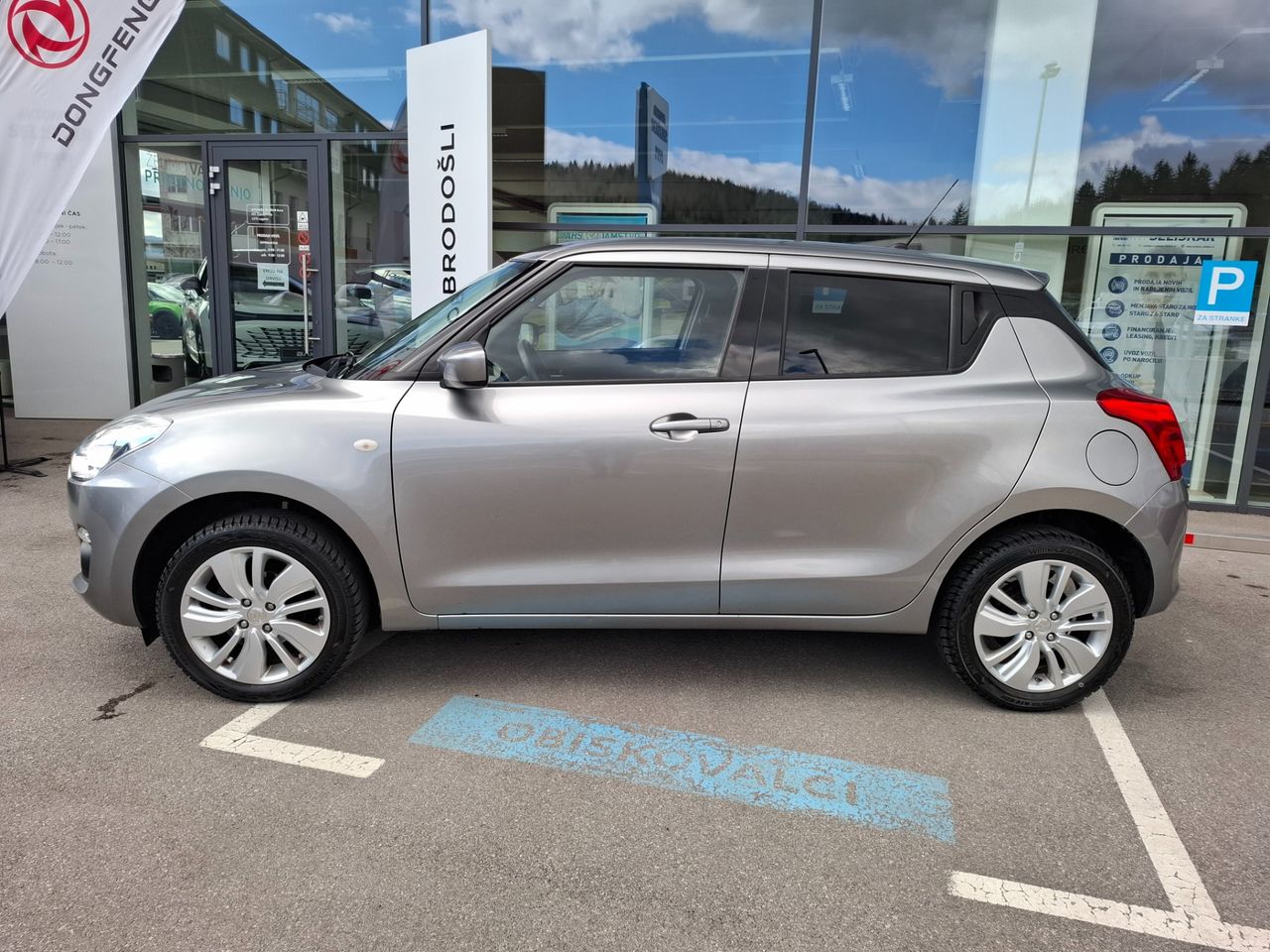 Zunanja slika - Suzuki Swift - 1.2 4WD - SLOVENSKI + 1. LASTNIK + POTRJENA KNJIGA - 10