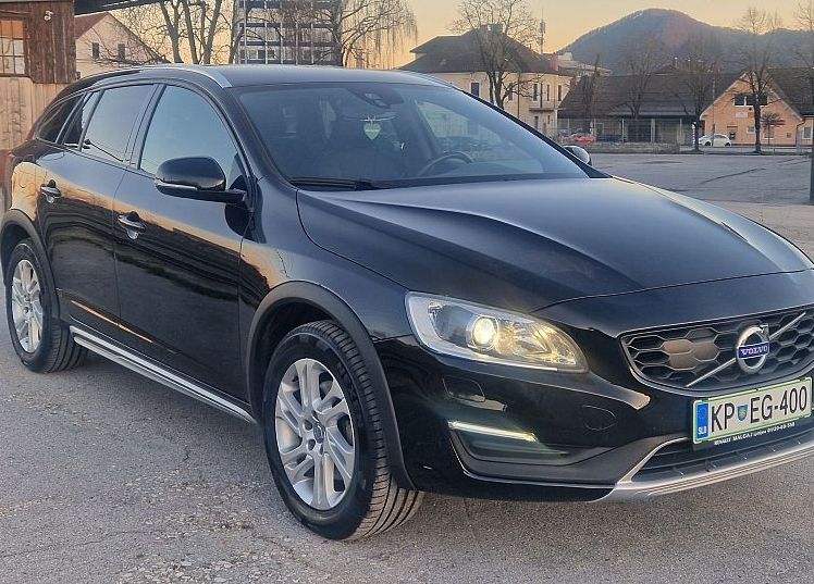 Zunanja slika - Volvo V60 Cross Country - D3 + MAX ZGODOVINA + BREZ POLOGA TUDI ZA TUJCE - 8