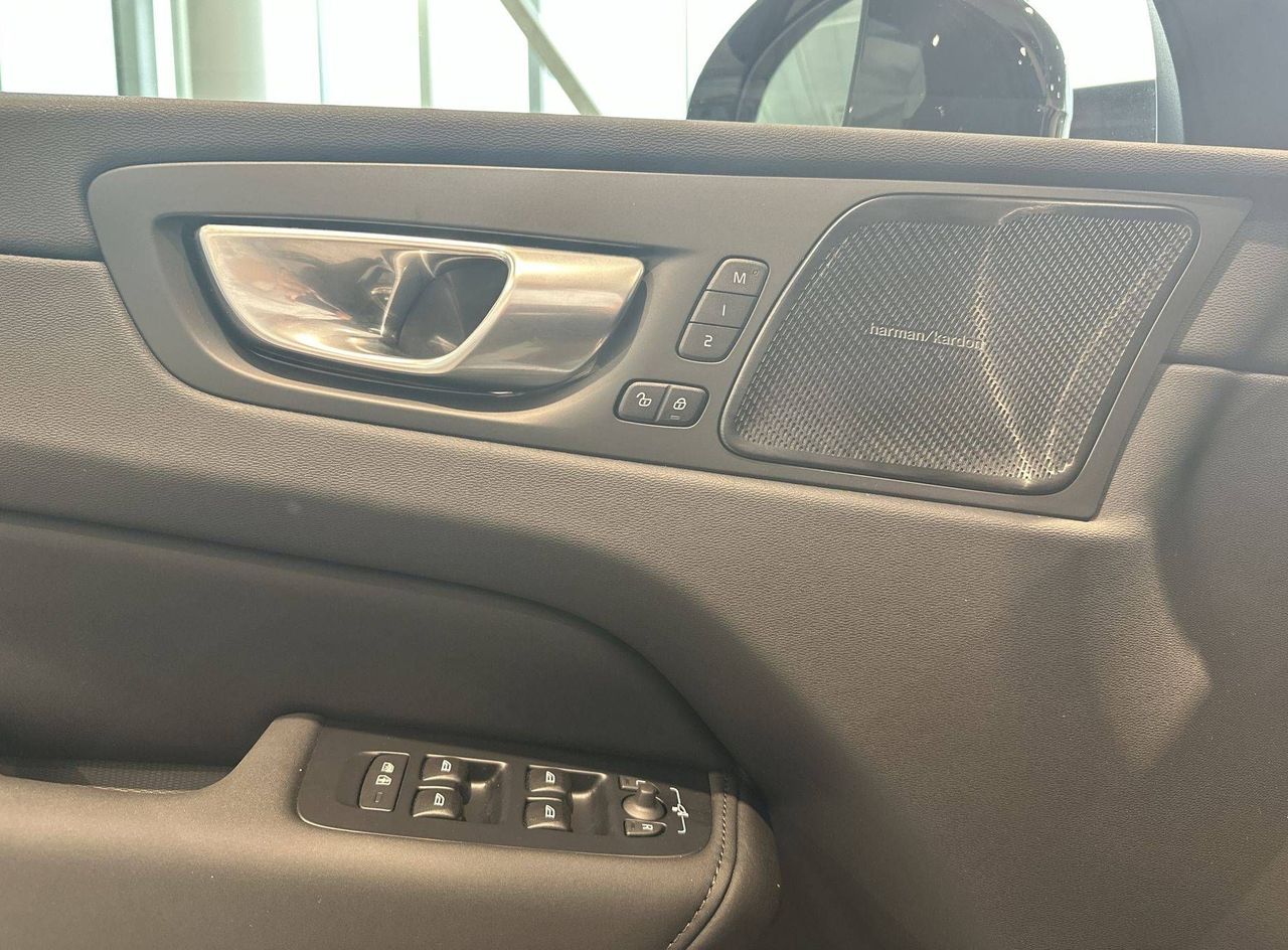 Zunanja slika - Volvo XC60 - B5  P  AWD Plus Dark... - 10