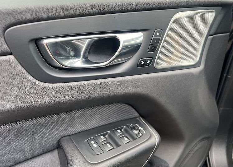 Zunanja slika - Volvo XC60 - B5D AWD AUT R-Design VELIKO DODATNE OPREME - 11