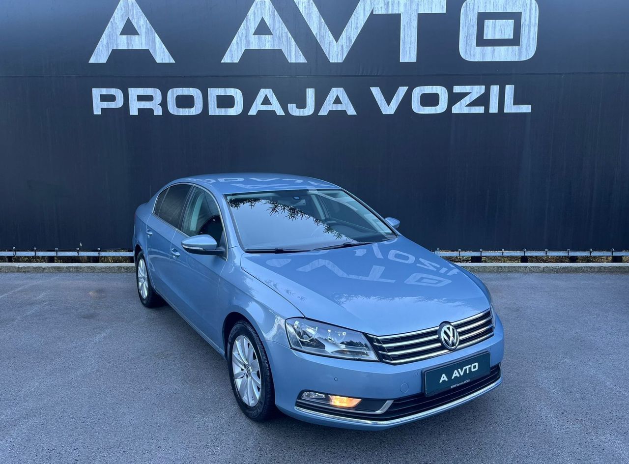 Zunanja slika - VW Passat - 2.0 TDI Comfortline 103kW-2xPDC-ALU-ZELO LEP... - 2