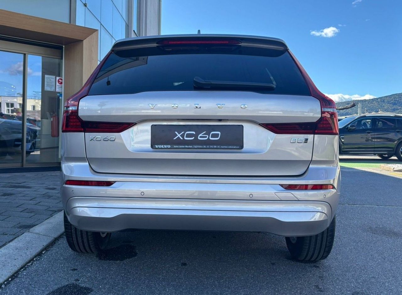 Zunanja slika - Volvo XC60 - B5P Core AT AWD 3 leta garancije + 3 servisi - 5