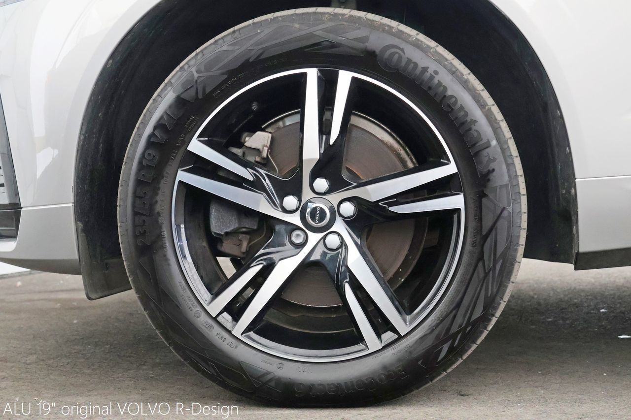 Zunanja slika - Volvo XC60 - B4D AWD Geartronic R-Design DARK Plus 197KM - 18